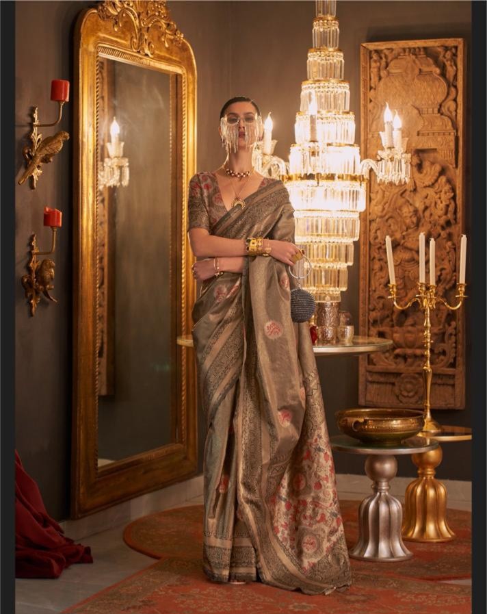 ZARI BASE HANDLOOM WEAVING SILK SAREE WITH BLOUSE PIECE