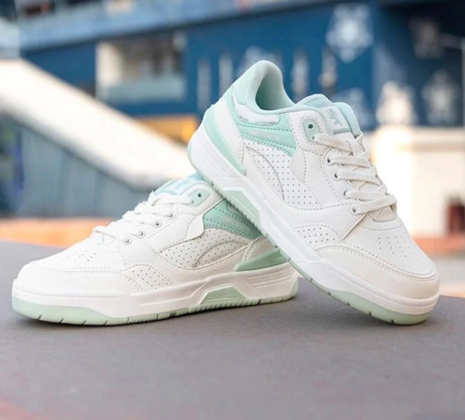 RT sneakers pest